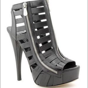 Alejandro Ingelmo sexy heels